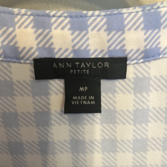 Ann Taylor sleeveless top. MP - Picture 2 of 5